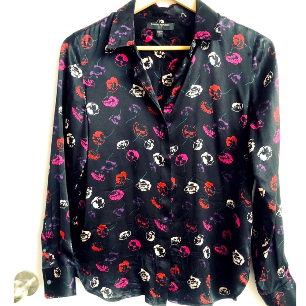 Banana Republic-Button down silk shirt. Size XS